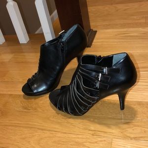 Nine West black heels NWT size 7.5
